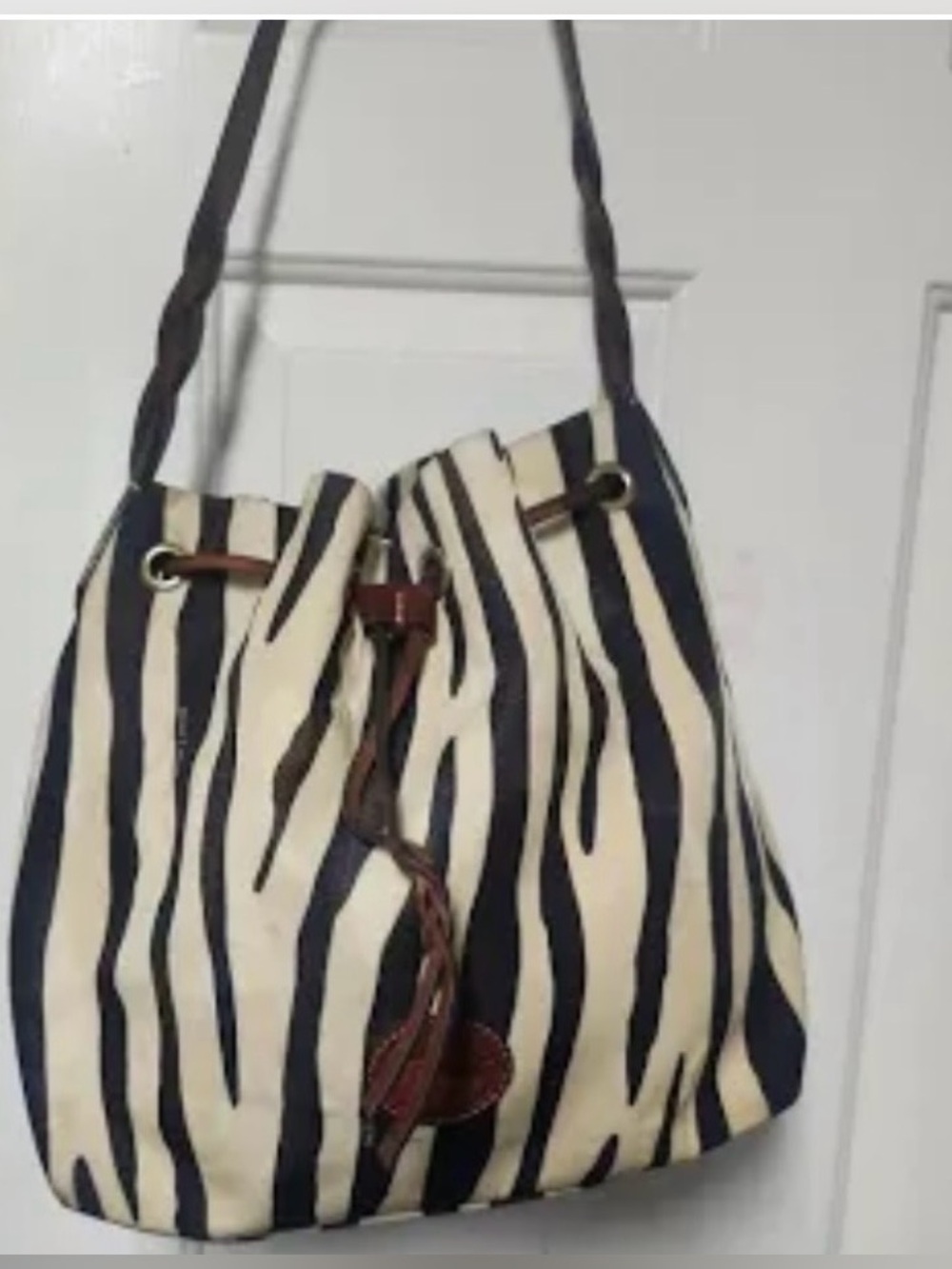 Dooney& Bourke zebra Striped Bucket Shoulder Bag in Black and Cream